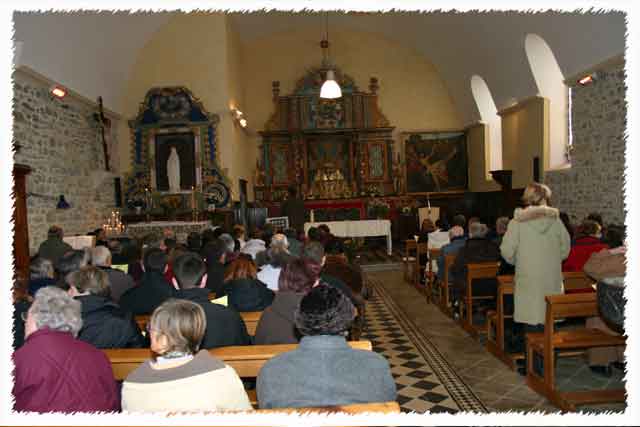 photo d'une assemblée dominicale dans l'église de Lasseubetat