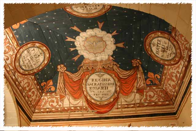 plafonde de l'autel de la Vierge de l'église de Lucq de Béarn