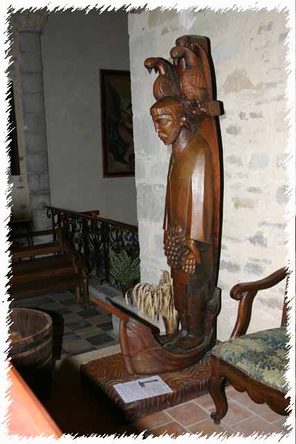 photo de la statue de saint Vincent da,s l'église de Lucq de Béarn