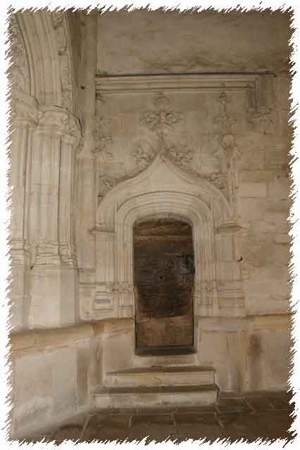 photo de la porte d'accés au cloche de l'église Saint-Girons de Monein